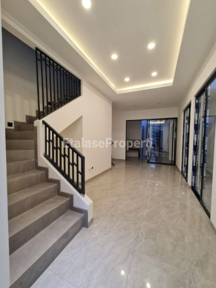 Foto properti JUAL Rumah NEW GRESS 100% Di Darmo Permai Timur, Sby Barat 2