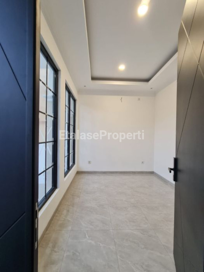 Foto properti JUAL Rumah NEW GRESS 100% Di Darmo Permai Timur, Sby Barat 3