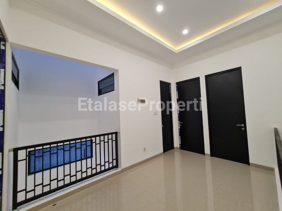 Foto properti JUAL Rumah NEW GRESS 100% Di Darmo Permai Timur, Sby Barat 4