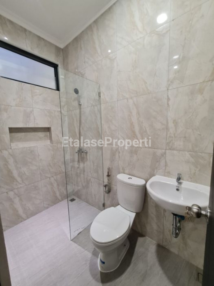 Foto properti JUAL Rumah NEW GRESS 100% Di Darmo Permai Timur, Sby Barat 5
