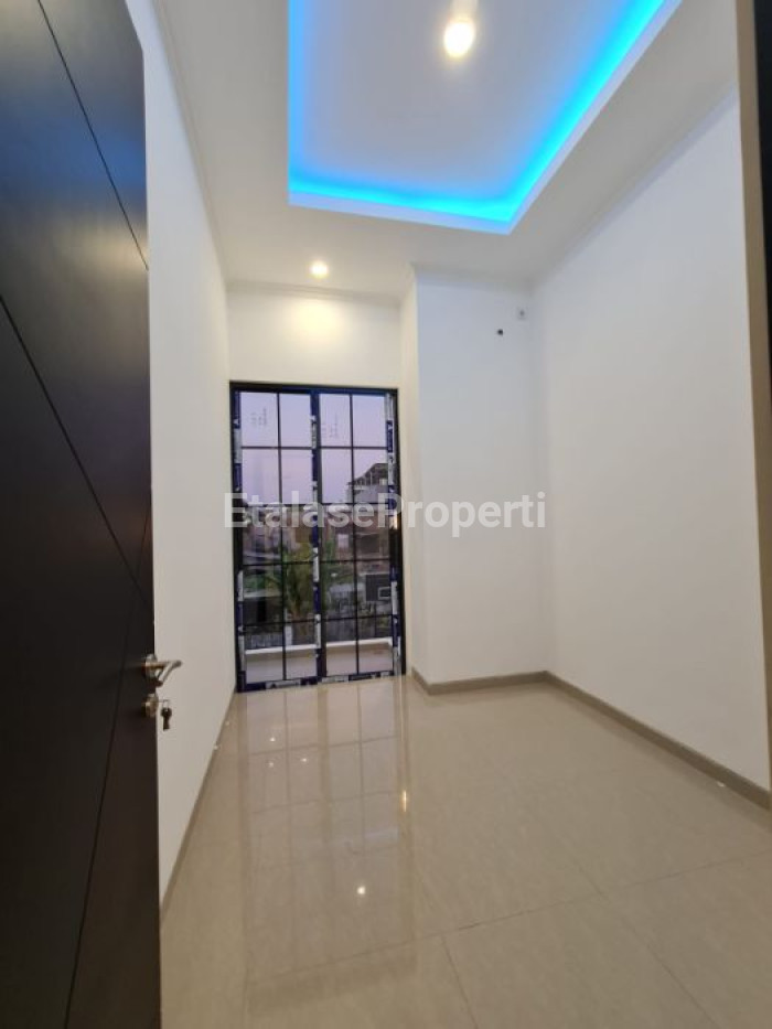 Foto properti JUAL Rumah NEW GRESS 100% Di Darmo Permai Timur, Sby Barat 6