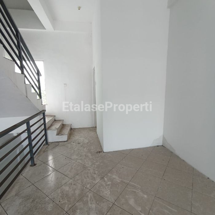 Foto properti Dijual Ruko Strategis 3 Lt Kapaskrampung 1