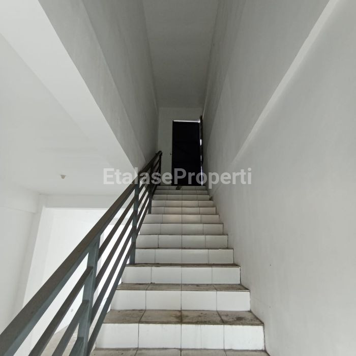 Foto properti Dijual Ruko Strategis 3 Lt Kapaskrampung 2