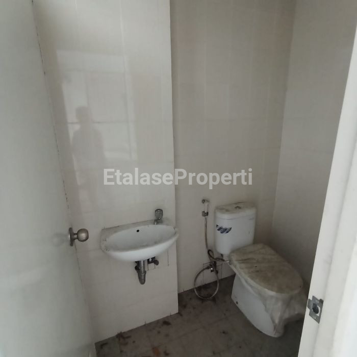 Foto properti Dijual Ruko Strategis 3 Lt Kapaskrampung 5