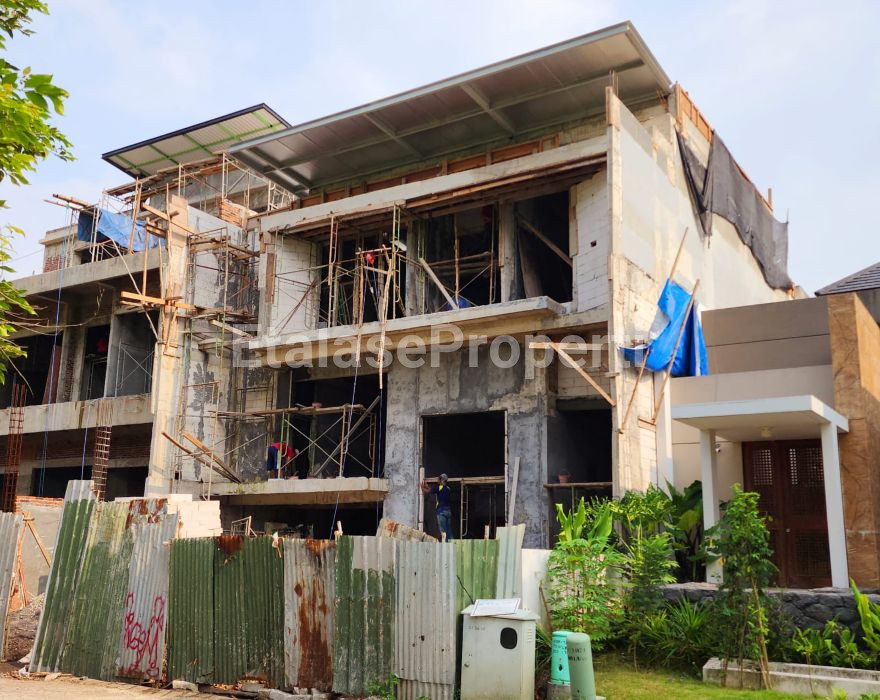 Foto properti GRESS Rumah MEWAH HIGH QUALITY Fasilitas Lengkap Di Bukit Golf International - Citraland Surabaya Barat 2