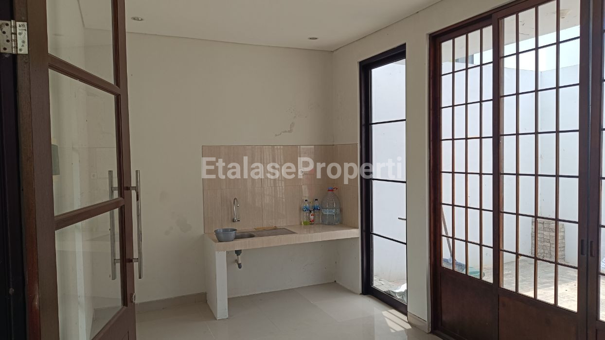 Foto properti Disewakan Rumah 2 Lantai 6