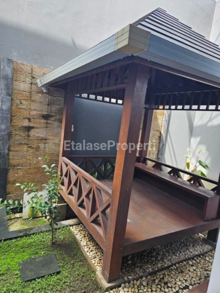 Foto properti Rumah Di Jual Di Raffles Garden Citraland 6