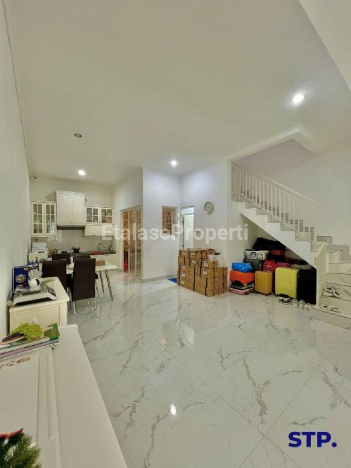 Foto properti Jual Rumah Siap Huni Simpang Darmo Regency Furnished 3