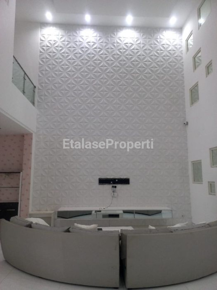Foto properti Dijual Rumah Main Road Royal Residence Ciamik 3
