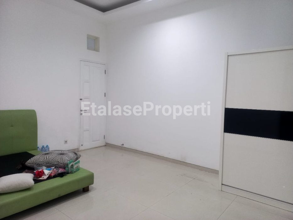 Foto properti Dijual Rumah Main Road Royal Residence Ciamik 5