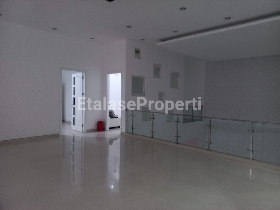 Foto properti Dijual Rumah Main Road Royal Residence Ciamik 6