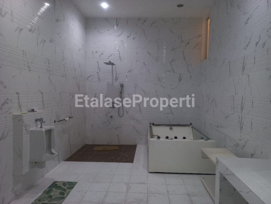 Foto properti Dijual Rumah Main Road Royal Residence Ciamik 7