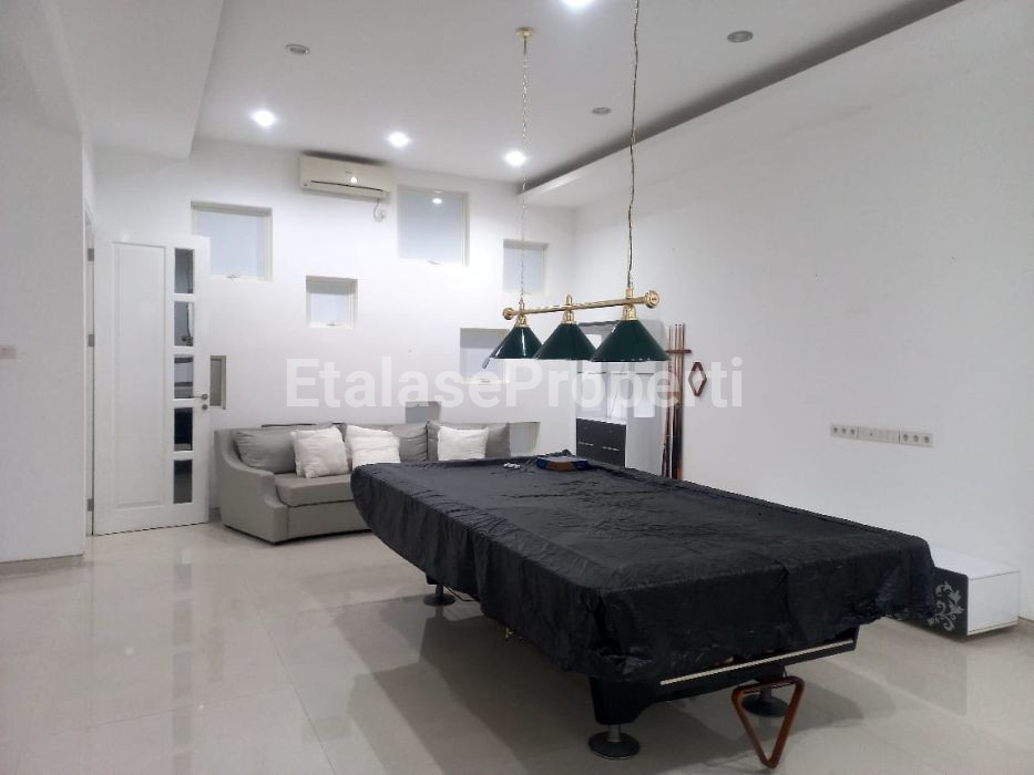 Foto properti Dijual Rumah Main Road Royal Residence Ciamik 8