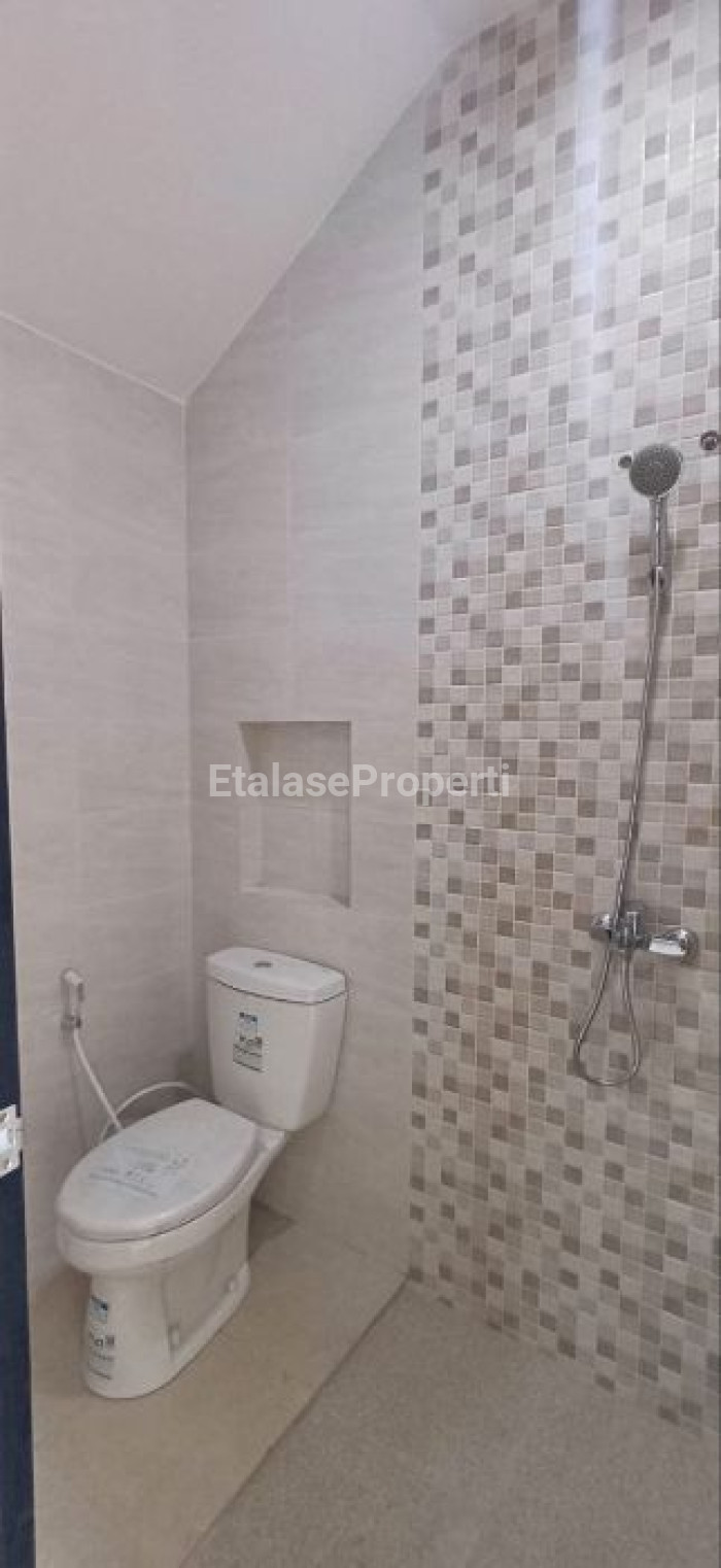 Foto properti Dijual Rumah 2 Lantai Baru Gress 3