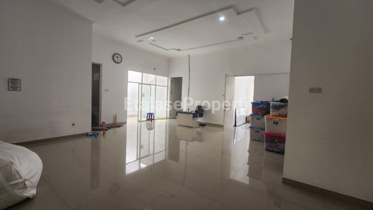 Foto properti *Dijual Rumah Simpang Darmo PermaI Utara* 6