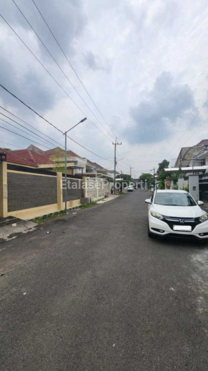 Foto properti *Dijual Rumah Simpang Darmo PermaI Utara* 8