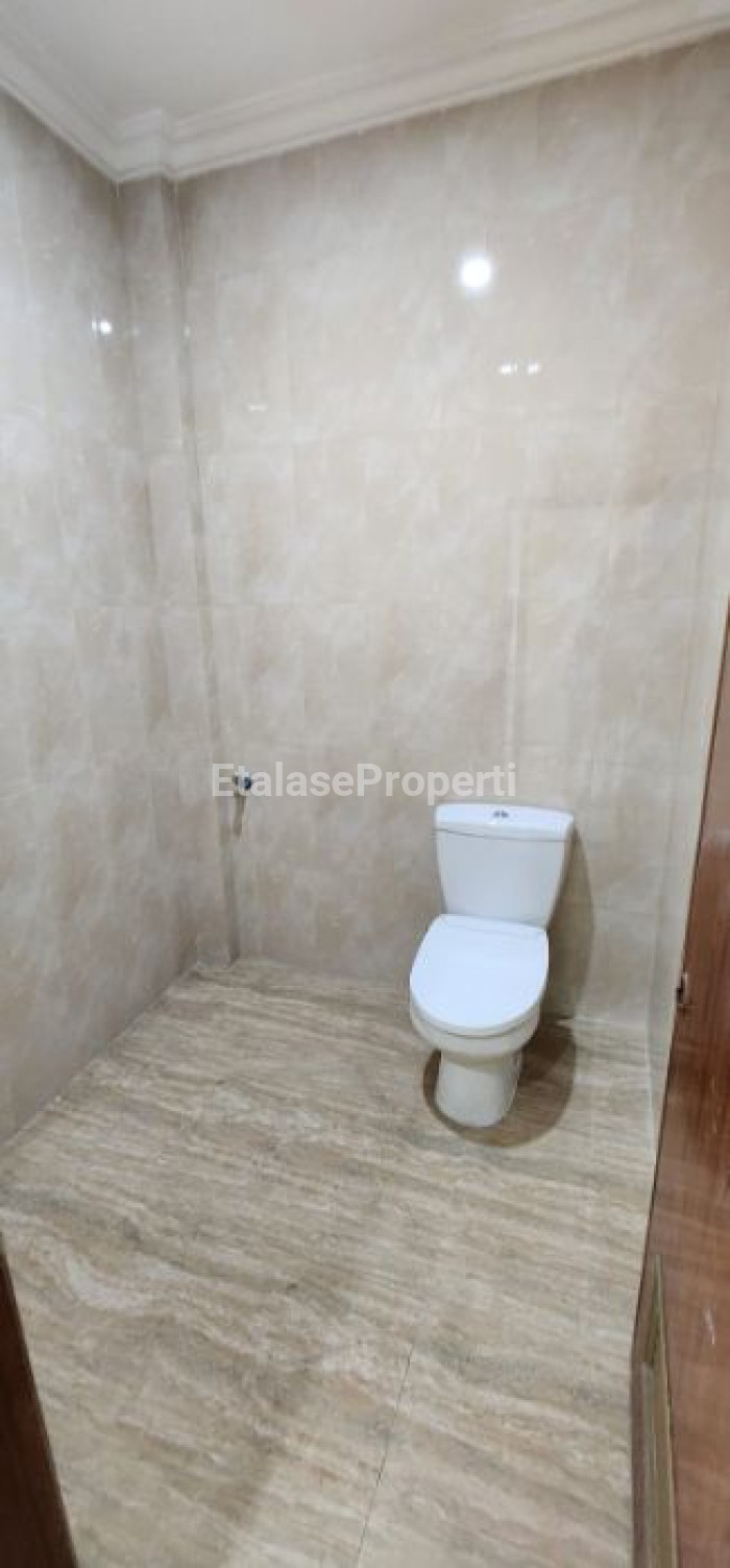 Foto properti *Dijual 2 Ruko Jejer Raya Ngagel Strategis Dan Langka* 6