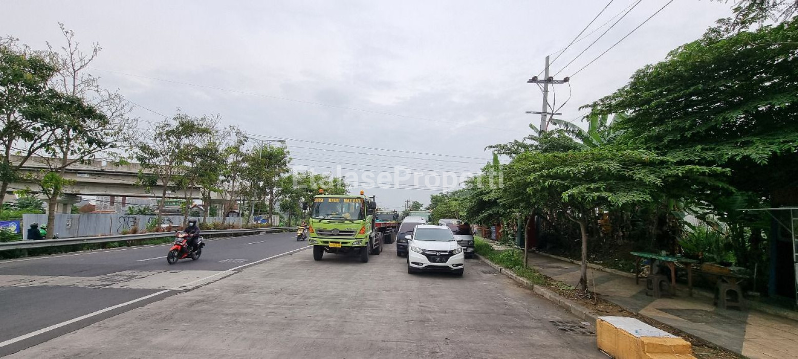Foto properti *Dijual Tanah Raya Sememi 0 Jalan, Langka!* 3
