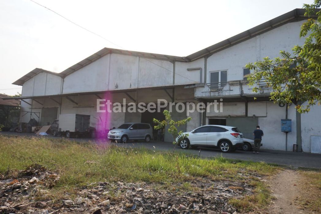 Foto properti *Dijual Gudang Di Taman Sepanjang Waru (Jl. Gajah Mada)* 1