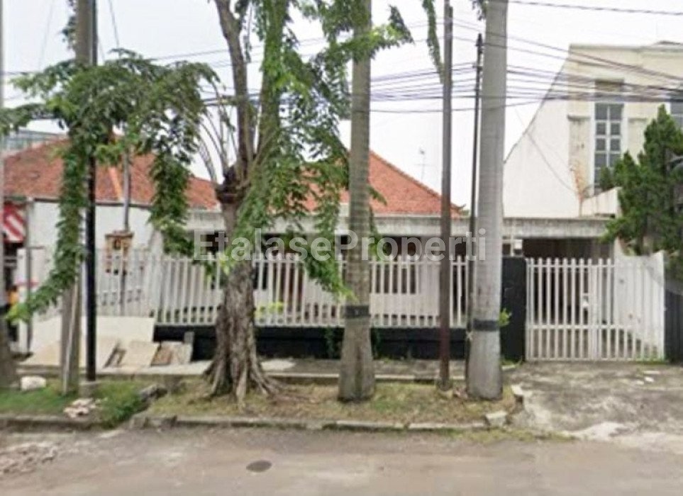Foto properti Rumah Dan Tanah Pusat Kota Cocok Untuk Usaha Strategis Jl. Kartini Surabaya 1