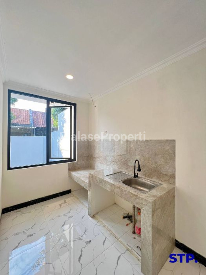 Foto properti Jual Cepat, Rumah Baru Renovasi Di Taman Puspa Raya Citraland 3