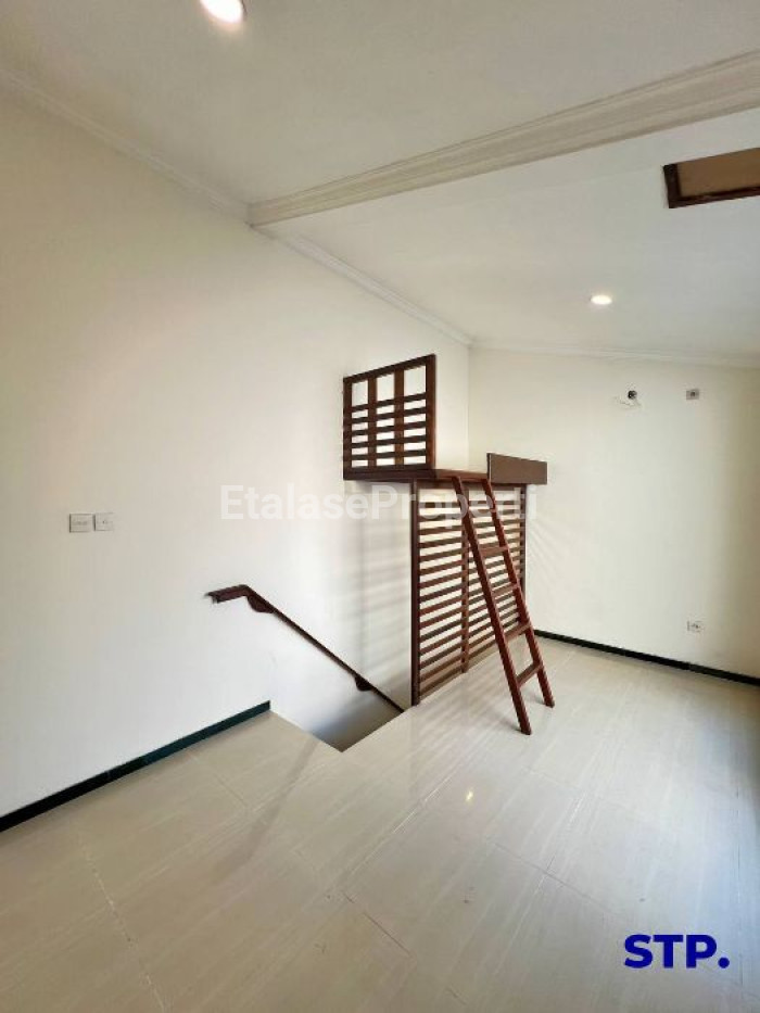 Foto properti Jual Cepat, Rumah Baru Renovasi Di Taman Puspa Raya Citraland 9