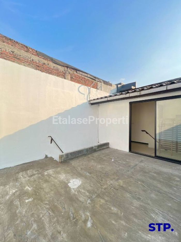 Foto properti Jual Cepat, Rumah Baru Renovasi Di Taman Puspa Raya Citraland 10