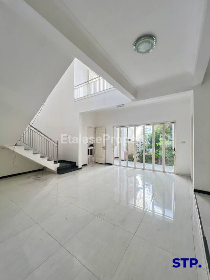 Foto properti Jual Cepat! Rumah Mewah Dharmahusada Megah Permai 2