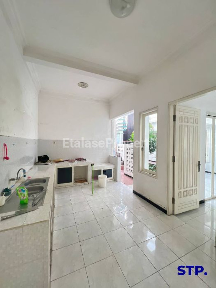 Foto properti Jual Cepat! Rumah Mewah Dharmahusada Megah Permai 3