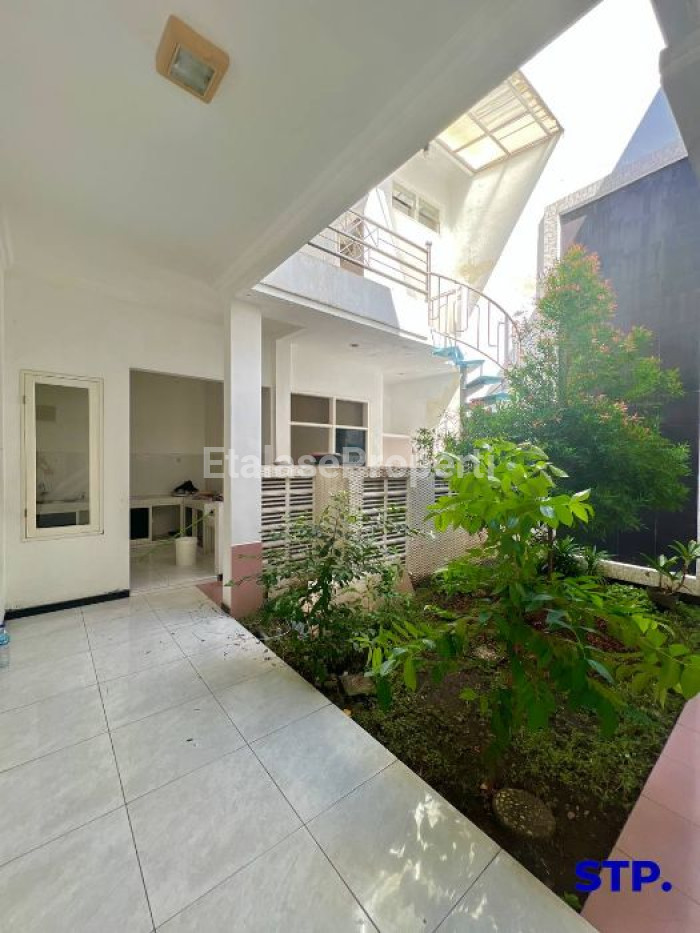 Foto properti Jual Cepat! Rumah Mewah Dharmahusada Megah Permai 4