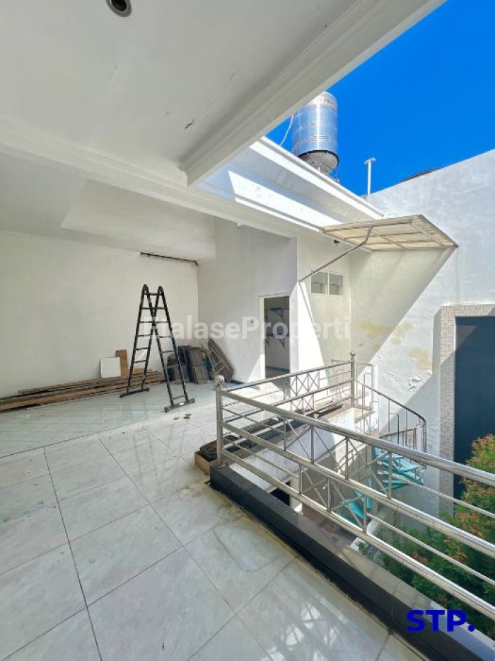 Foto properti Jual Cepat! Rumah Mewah Dharmahusada Megah Permai 6