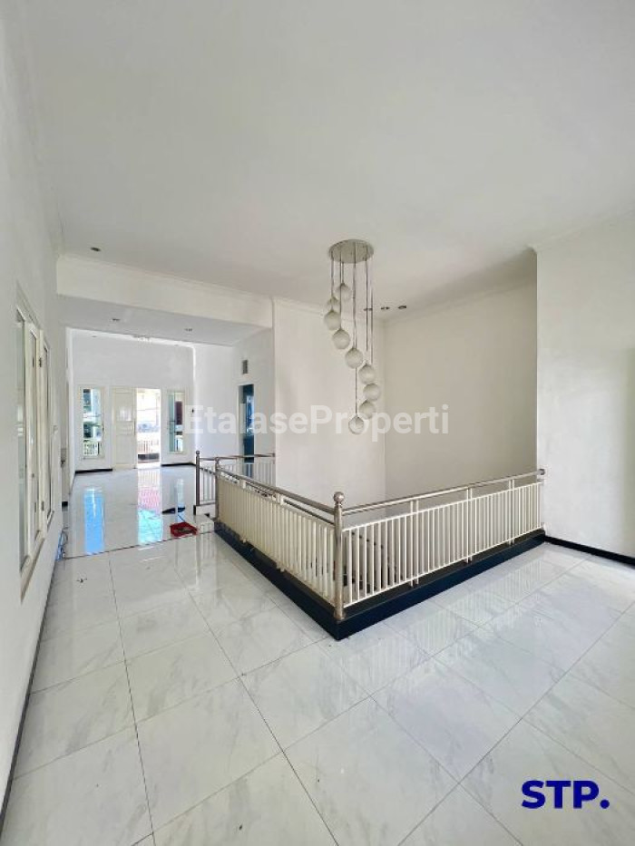 Foto properti Jual Cepat! Rumah Mewah Dharmahusada Megah Permai 8