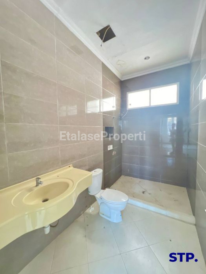 Foto properti Jual Cepat! Rumah Mewah Dharmahusada Megah Permai 10