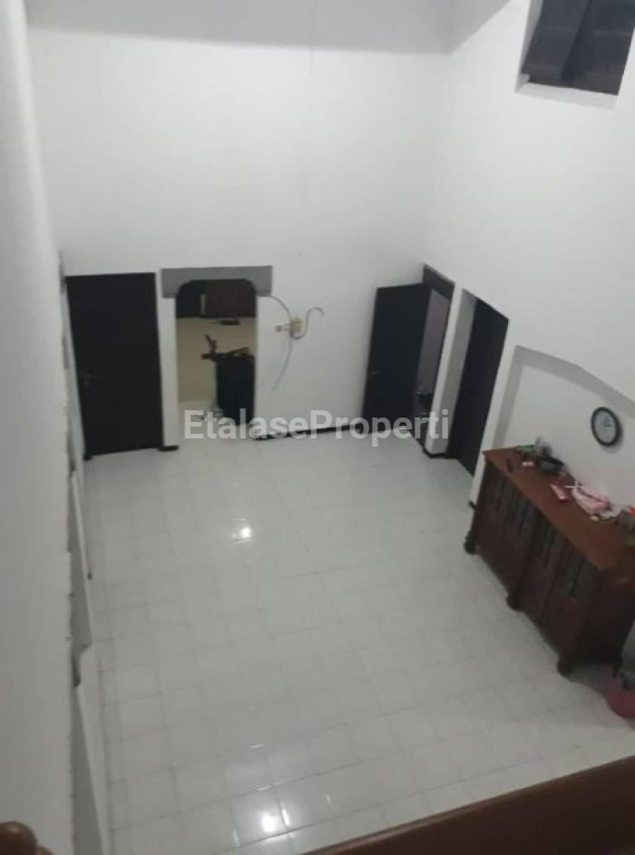 Foto properti DI JUAL RUMAH SIAP HUNI DI PERUMAHAN PONDOK MANGGALA WIYUNG SURABAYA SEBELAH 1