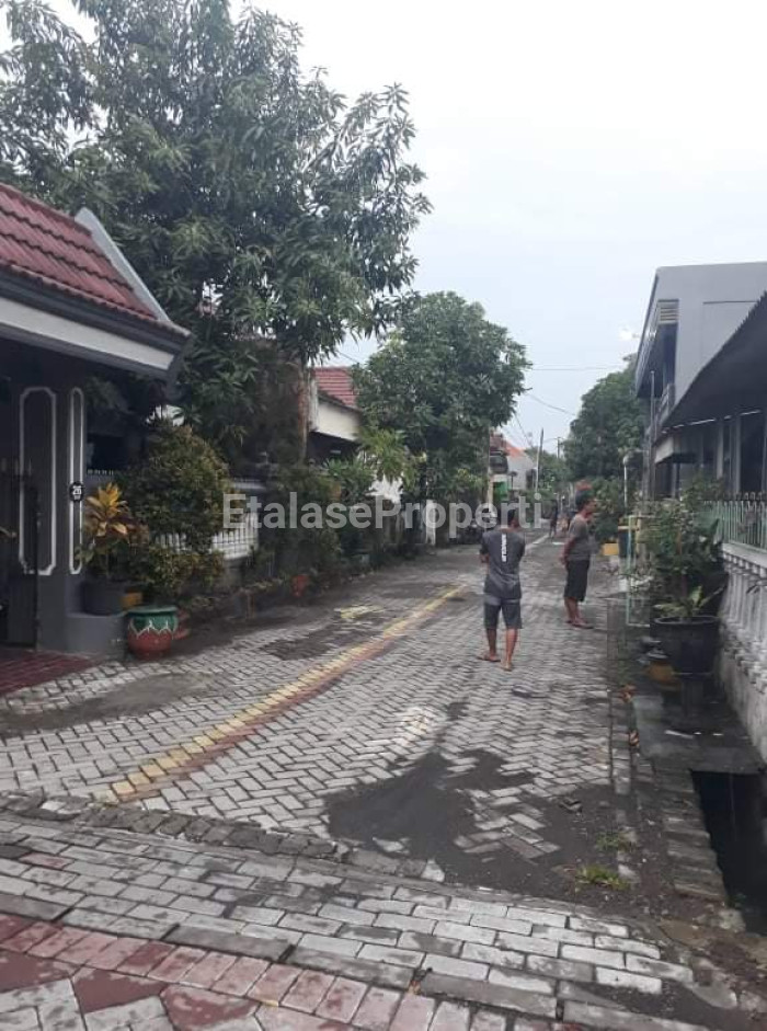 Foto properti DI JUAL RUMAH SIAP HUNI DI PERUMAHAN PONDOK MANGGALA WIYUNG SURABAYA SEBELAH 3