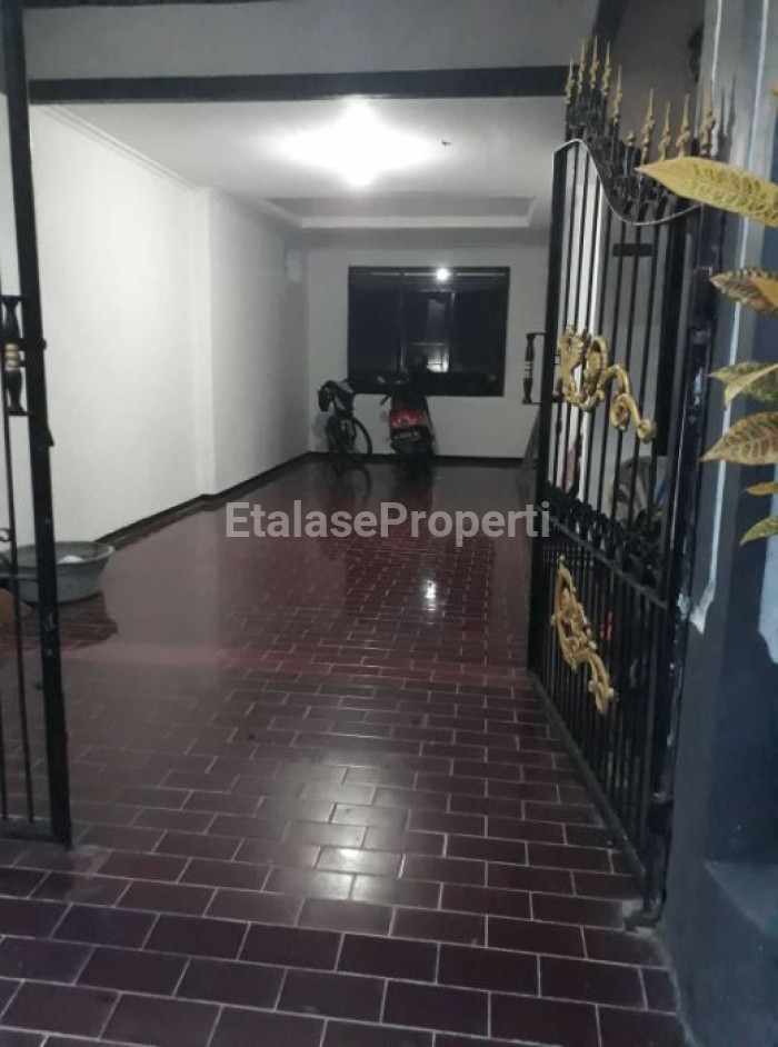 Foto properti DI JUAL RUMAH SIAP HUNI DI PERUMAHAN PONDOK MANGGALA WIYUNG SURABAYA SEBELAH 5