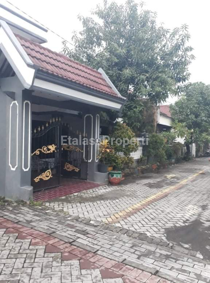 Foto properti DI JUAL RUMAH SIAP HUNI DI PERUMAHAN PONDOK MANGGALA WIYUNG SURABAYA SEBELAH 8