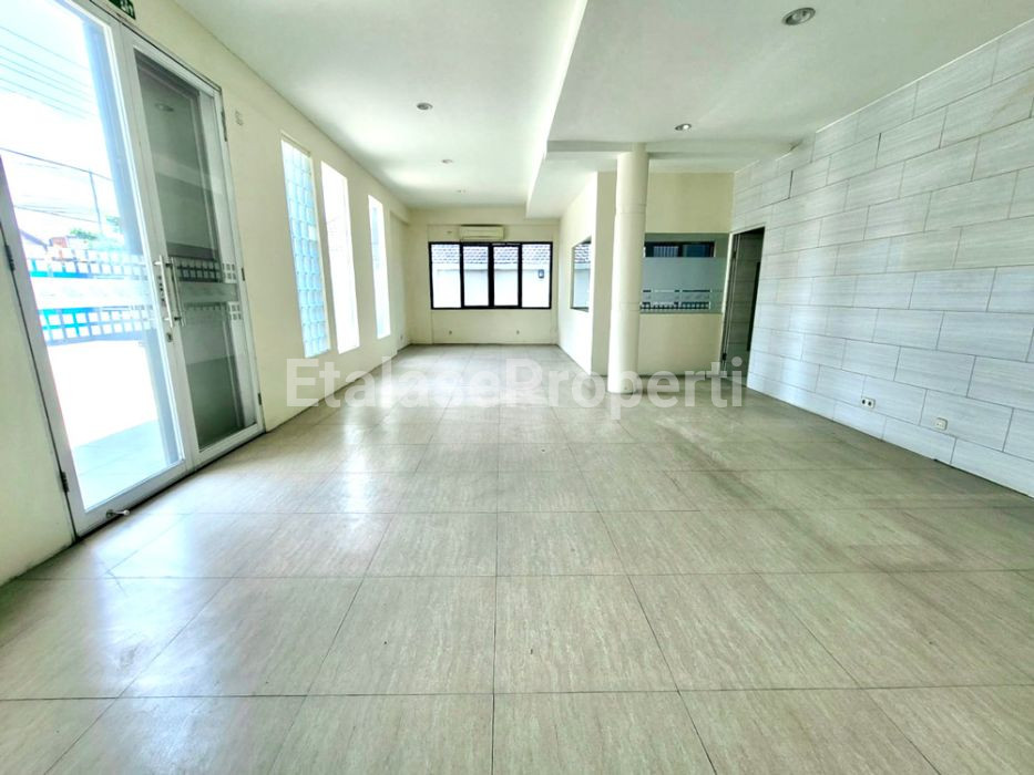 Foto properti Disewakan Bangunan Kantor + Gudang Komersial Di Raya Letjen Sutoyo 8