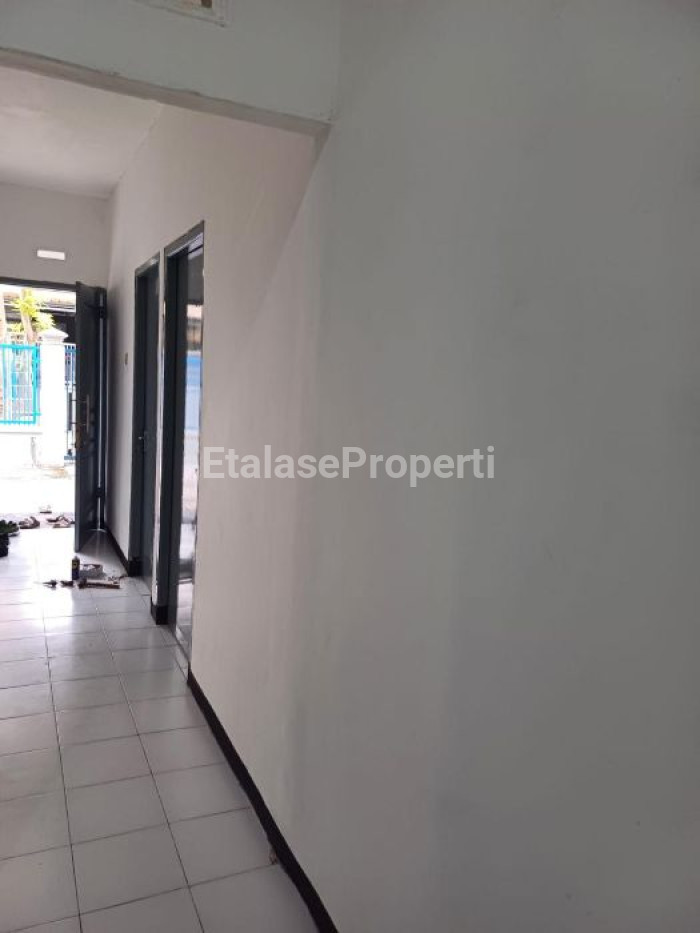 Foto properti Rumah Di Perumahan Rumah Di Graha Indraprasta, Blok C2 No.12  Tulangan Sidoarjo Dekat  Jalan Akses Ke Surabaya Dan Malang 1