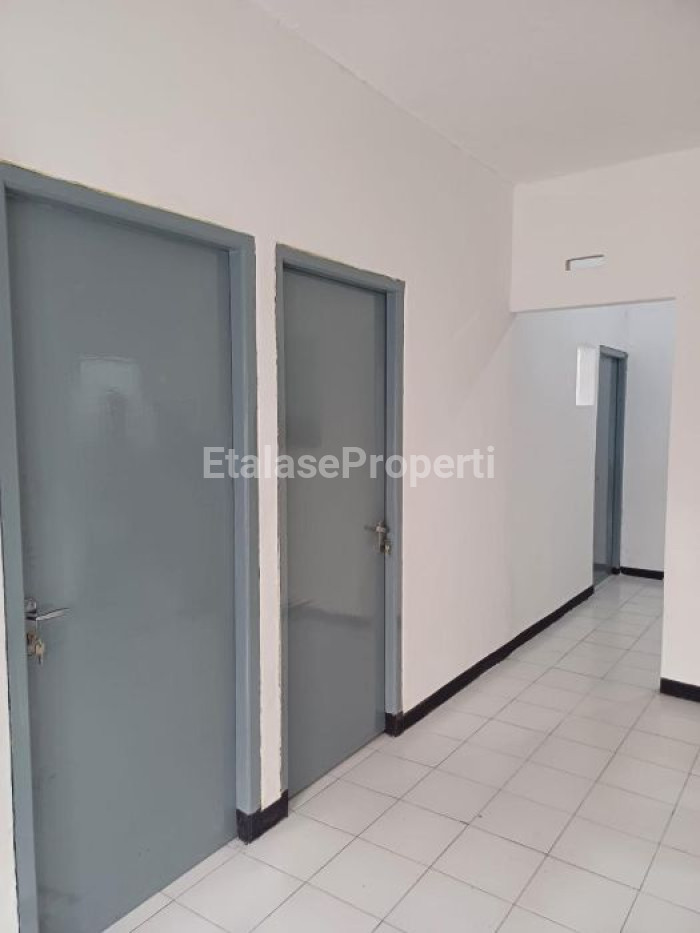 Foto properti Rumah Di Perumahan Rumah Di Graha Indraprasta, Blok C2 No.12  Tulangan Sidoarjo Dekat  Jalan Akses Ke Surabaya Dan Malang 2