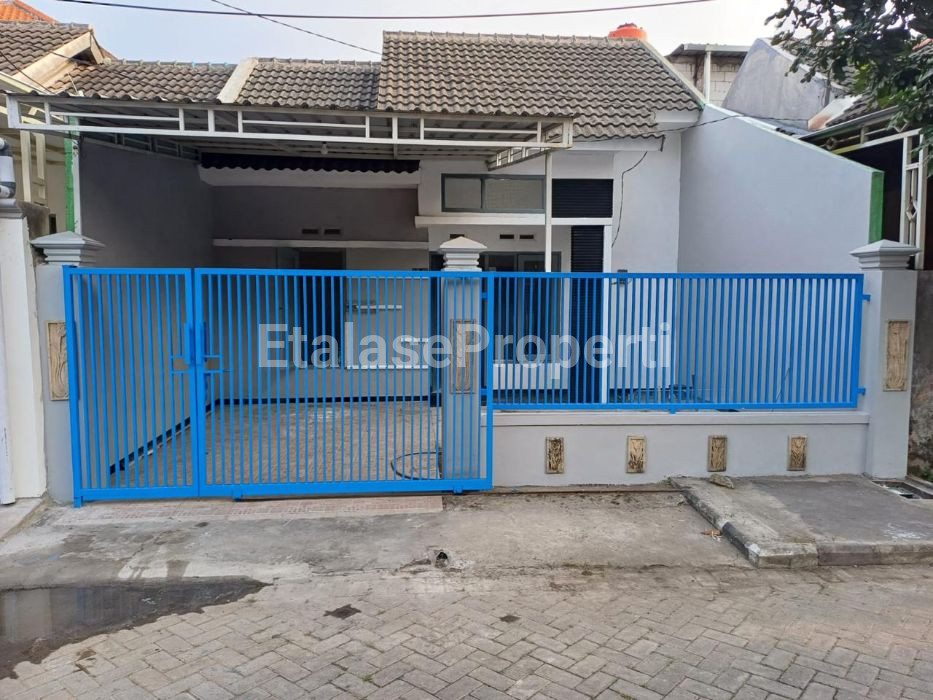 Foto properti Rumah Di Perumahan Rumah Di Graha Indraprasta, Blok C2 No.12  Tulangan Sidoarjo Dekat  Jalan Akses Ke Surabaya Dan Malang 7