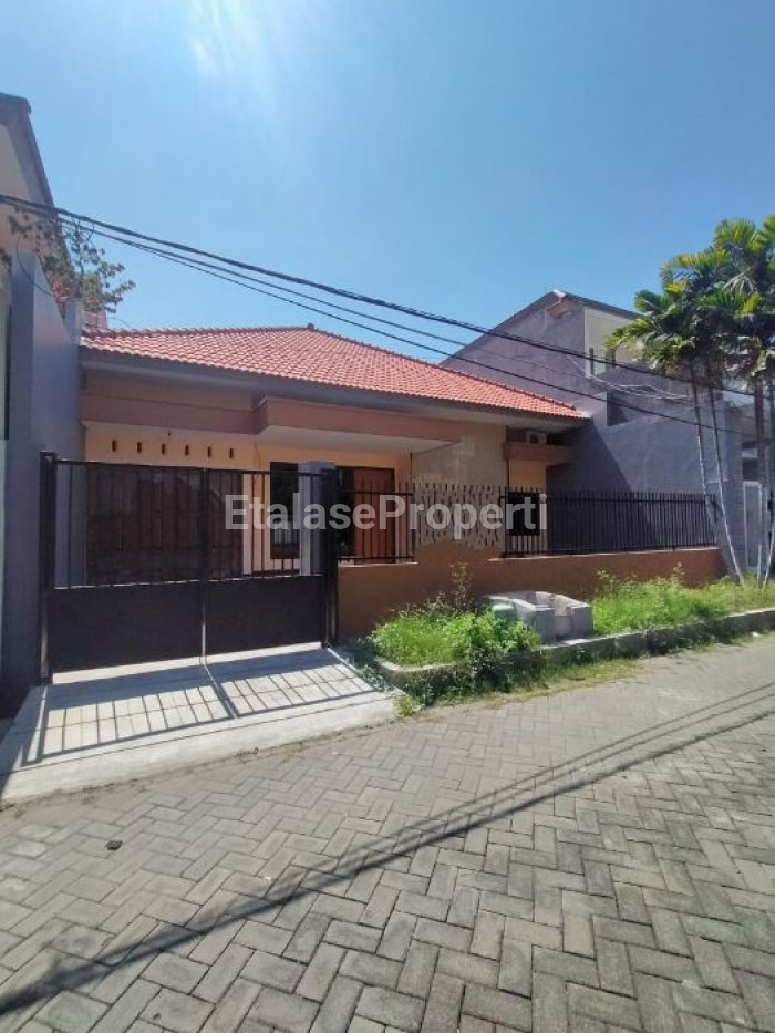 Foto properti Rumah Baru Manyar Tompotika Siap Huni 3