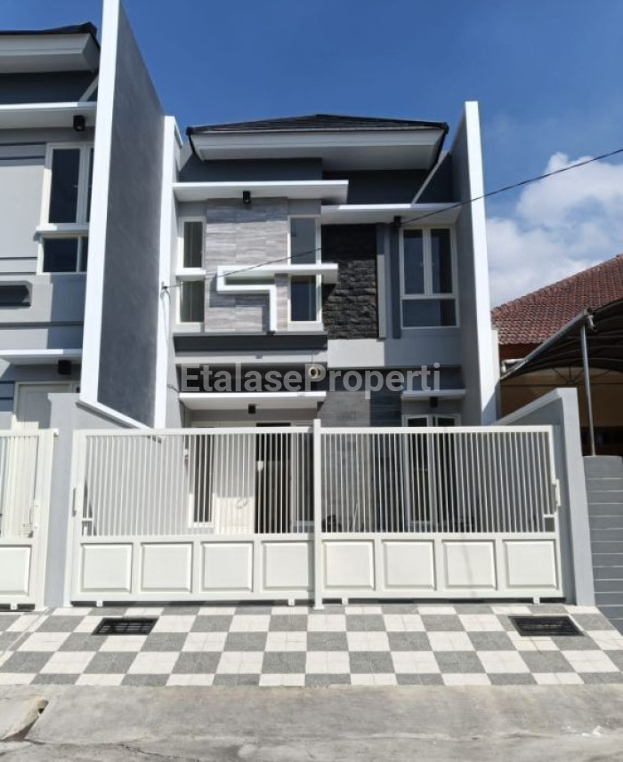 Foto properti Dijual Rumah Baru Minimalis 2 Lt Nginden Intan Timur 1