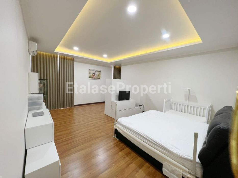 Foto properti Dijual Rumah Modern Minimalis 2 Lt Sutorejo Utara 8