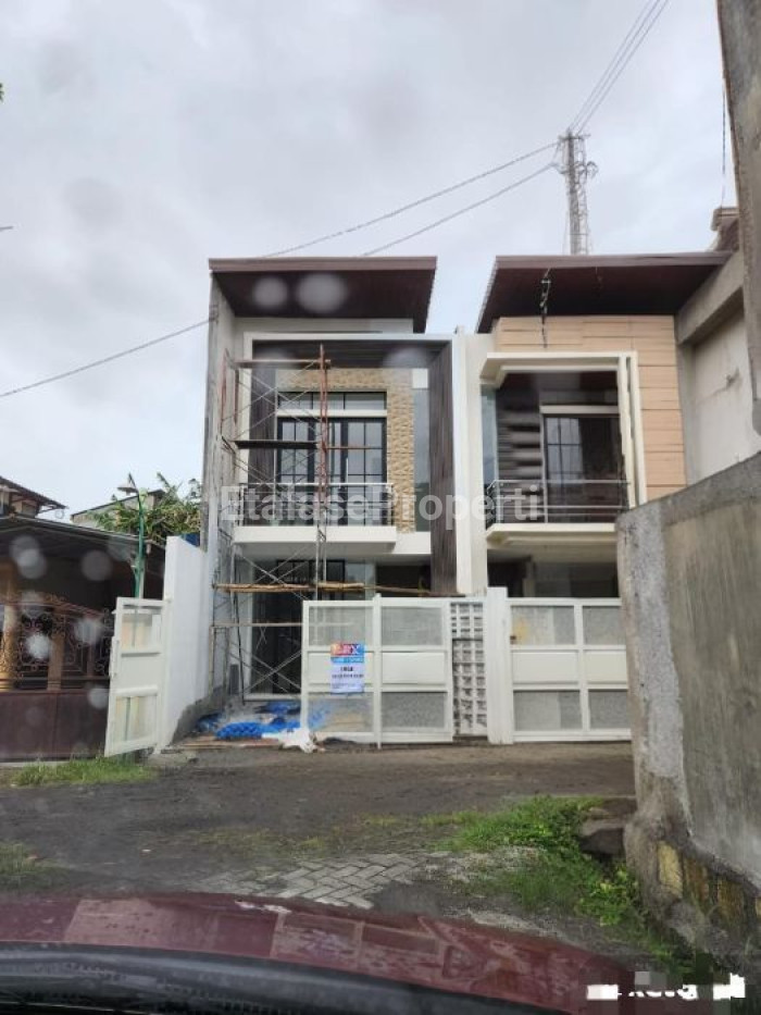 Foto properti JUAL Rumah Baru Furnished ! Lokasi Gresik Kota 1