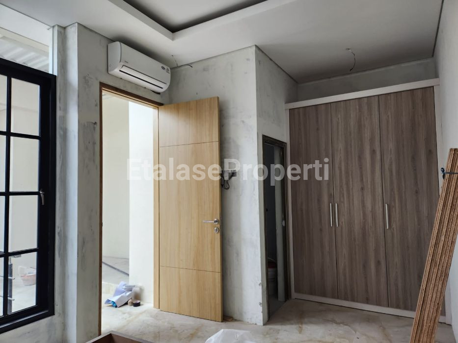 Foto properti JUAL Rumah Baru Furnished ! Lokasi Gresik Kota 3