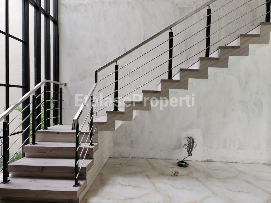 Foto properti JUAL Rumah Baru Furnished ! Lokasi Gresik Kota 7