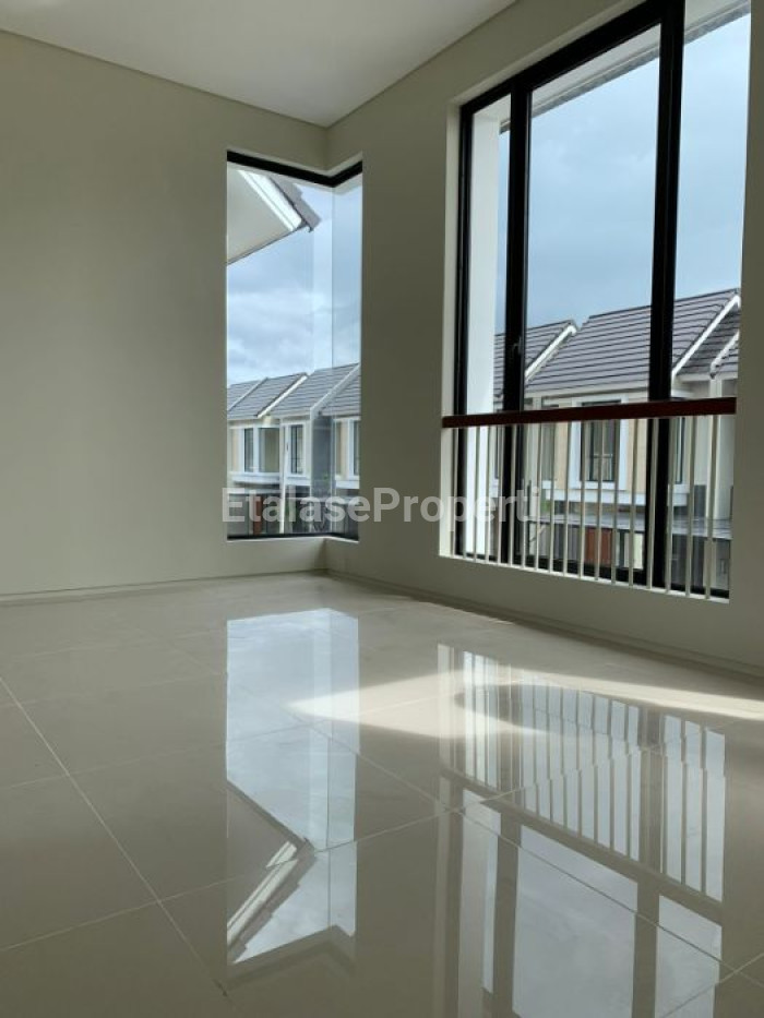 Foto properti Dijual  Rumah 2 Lantai 2