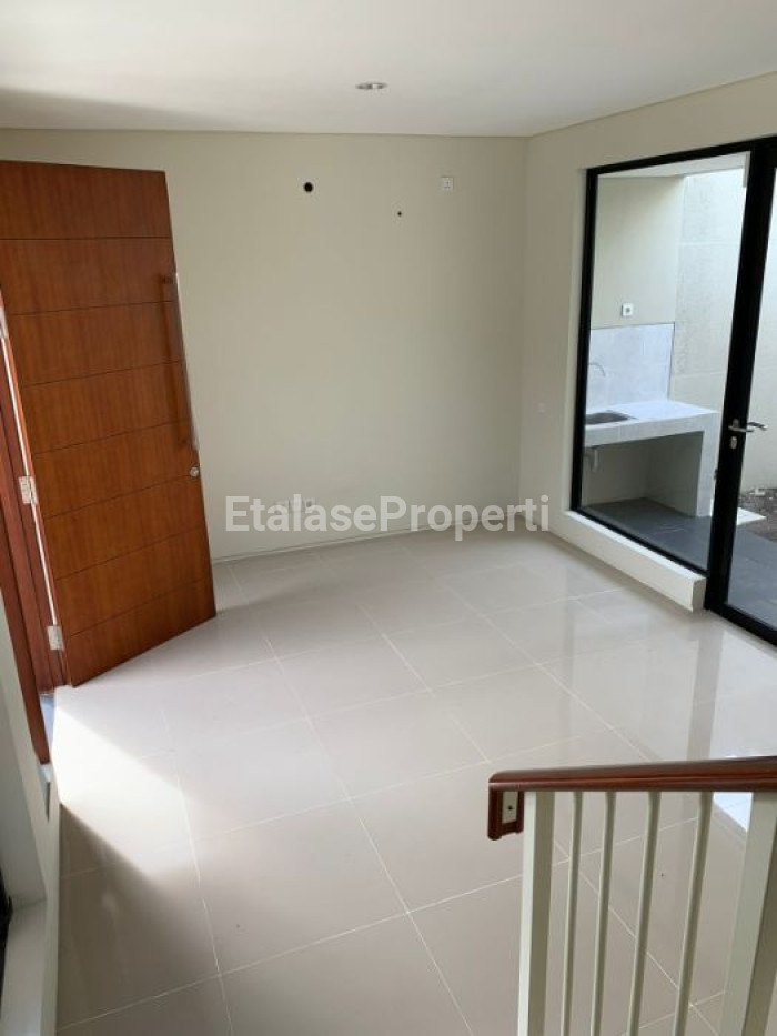 Foto properti Dijual  Rumah 2 Lantai 6