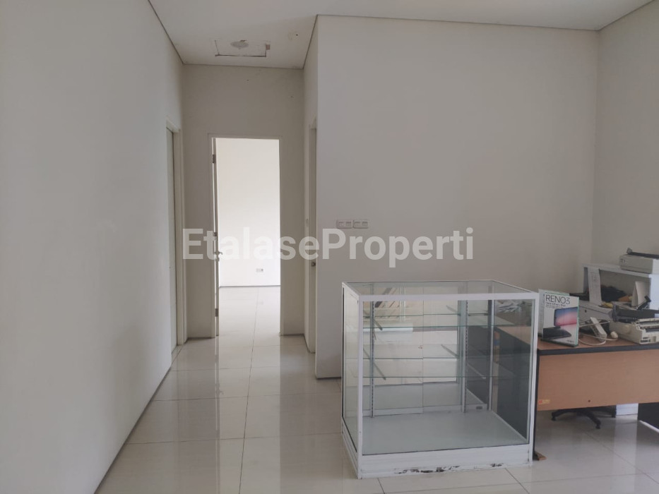 Foto properti Rumah Mewah Minimalis Siap Huni Di Graha Famili Blok SS Surabaya Barat 6